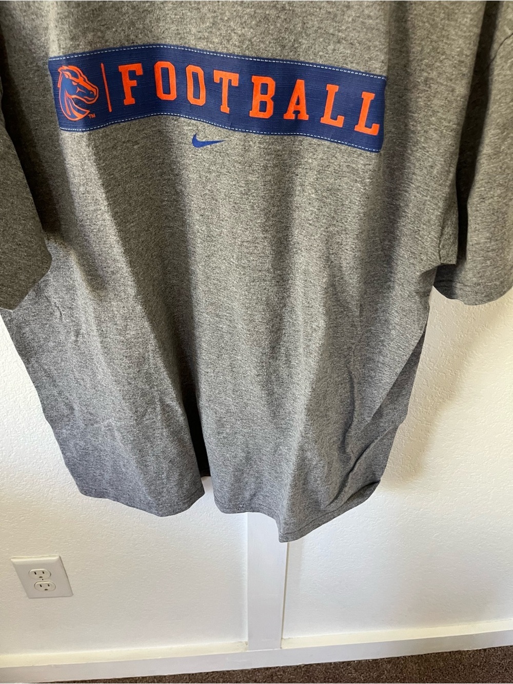 Vintage Nike Men's Large Boise State T-shirt. - Picture 3 of 8